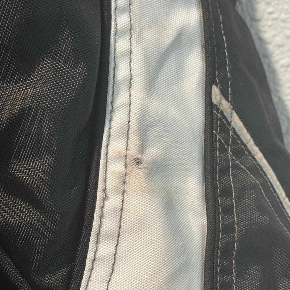 Chaqueta de moto de nieve en blanco y negro Foto 3 de 4