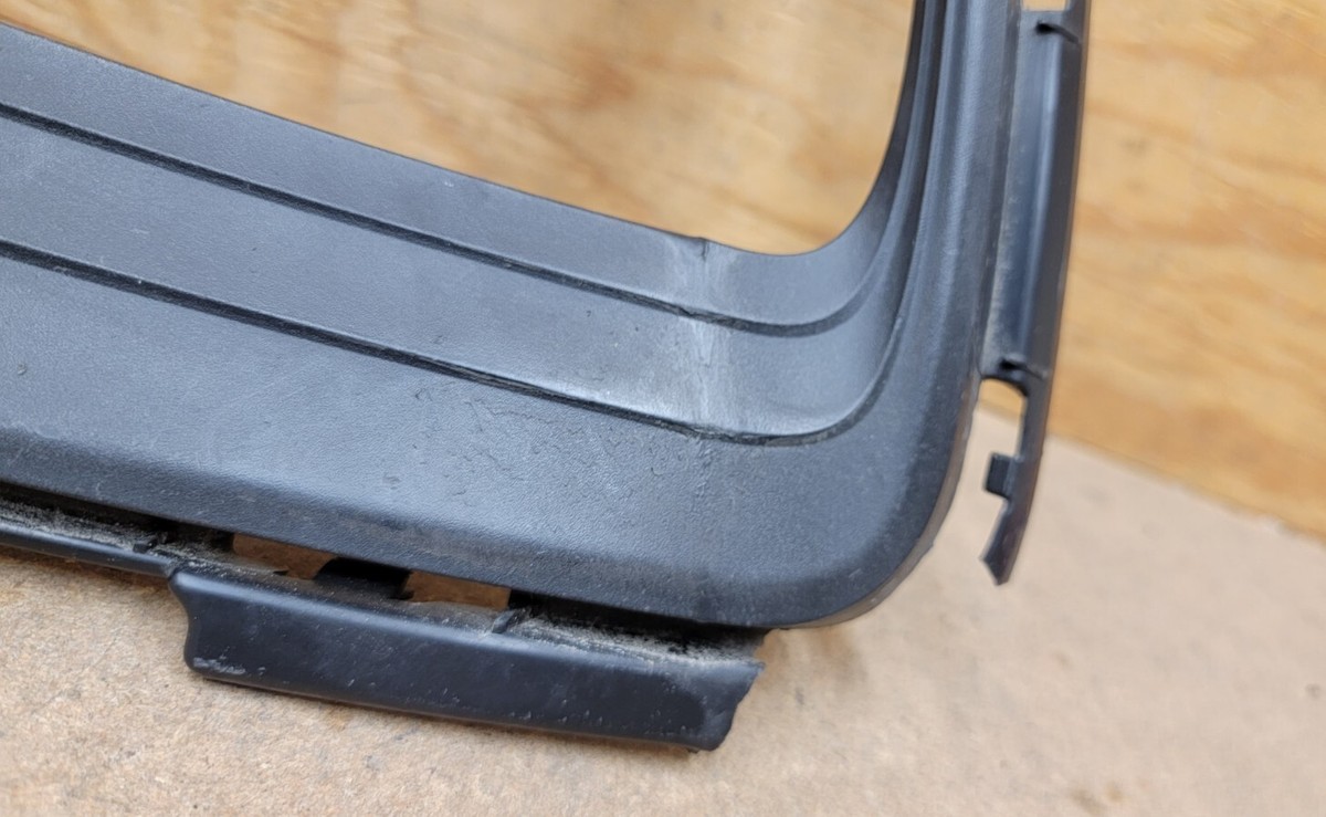 ●BOO HYUNDAI ELANTRA SEDAN HYBRID FRONT BUMPER MLDG LEFT (Driver