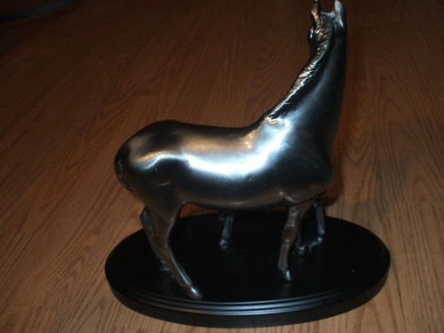 10" große silberne Metallskulptur Stute stillendes Fohlen auf Holzsockel - KOSTENLOSER VERSAND - Bild 3 von 6