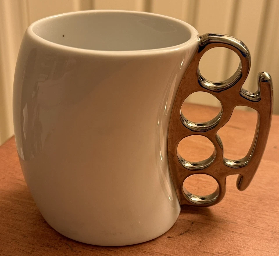 "Taza de café de cerámica FISTICUP Knockout Fred con mango de novedad de nudillo de latón 4""" Foto 3 de 4