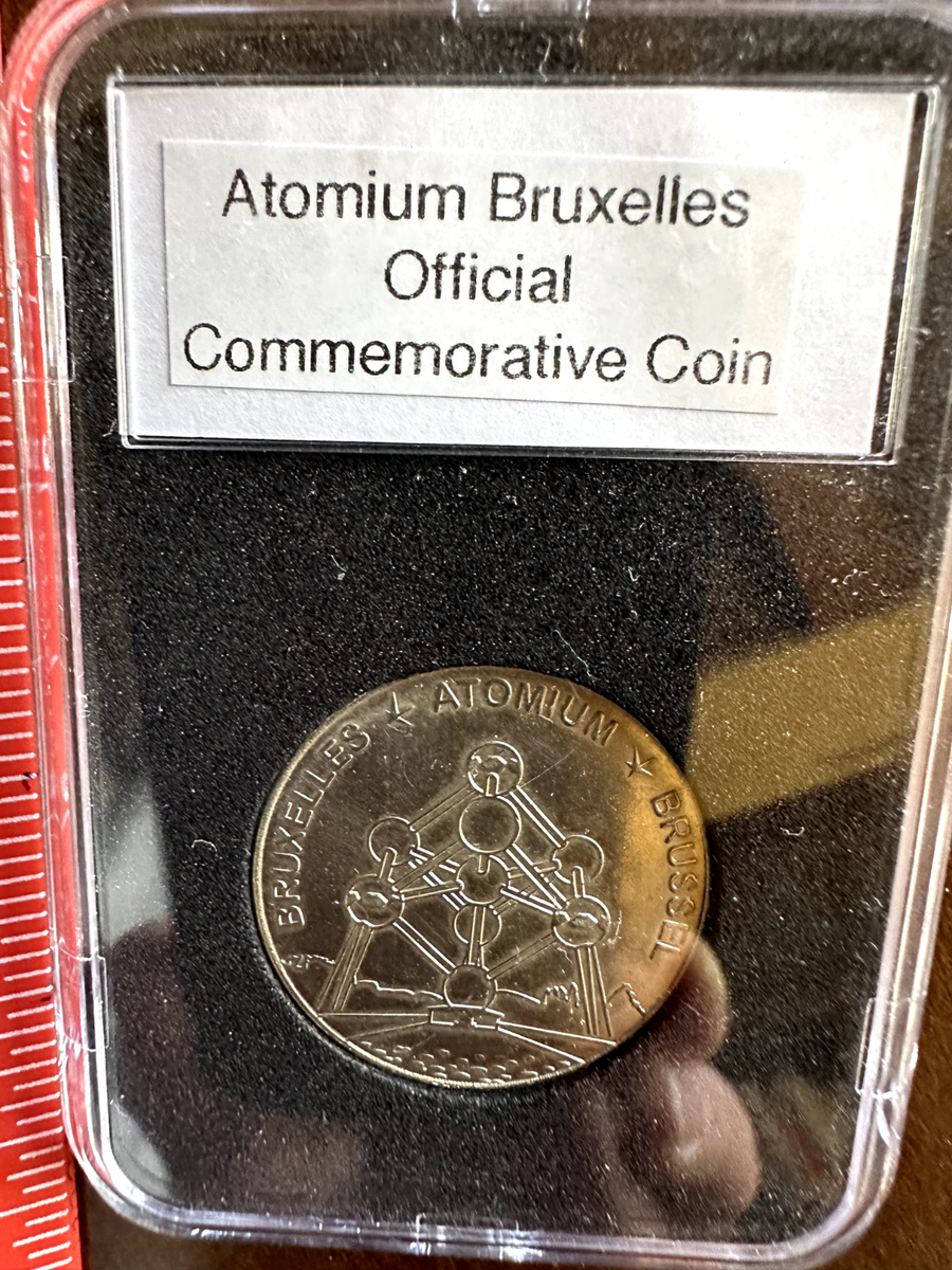 スペースエイジ　ミッドセンチュリー アトミウム彫刻ブリュッセル 1958年製 Atomium Brussels Commemorative Coin in Lucite Case | eBay