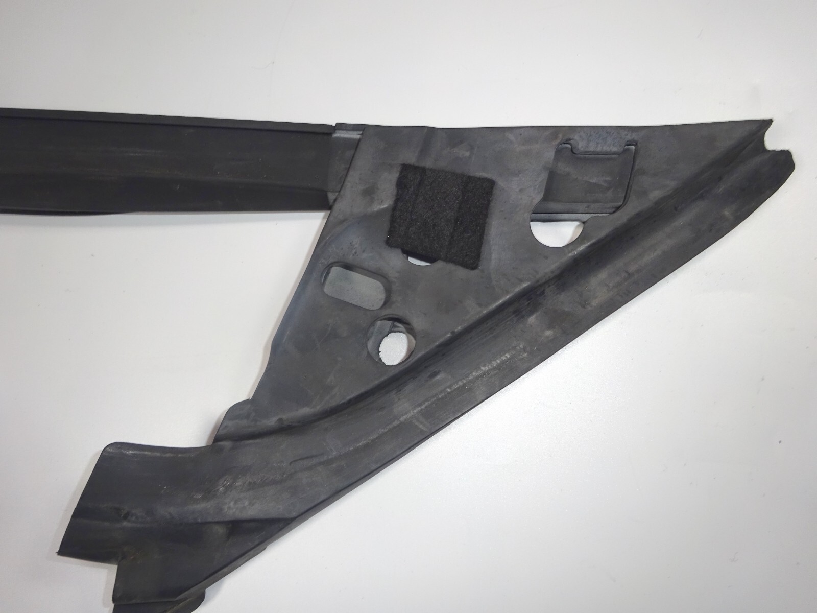 14-19 Maserati Ghibli Front Left Door Rubber Gasket Seals + Weatherstrip Set OEM
