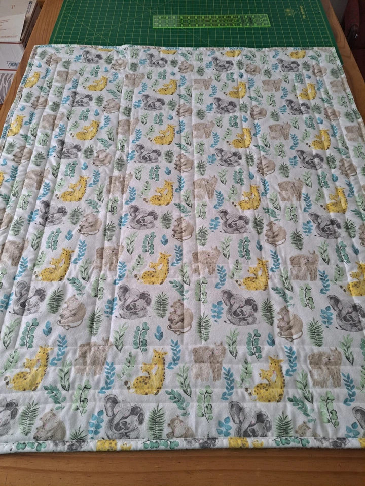 Edredón para bebé "Jungle Babies" 38"x 44"- 00% franela de algodón $64,95 Foto 4 de 4