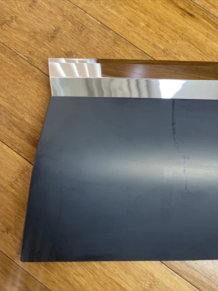 Panel moldura puerta delantera derecha Volkswagen Touareg 2011-2017 OEM Foto 2 de 4