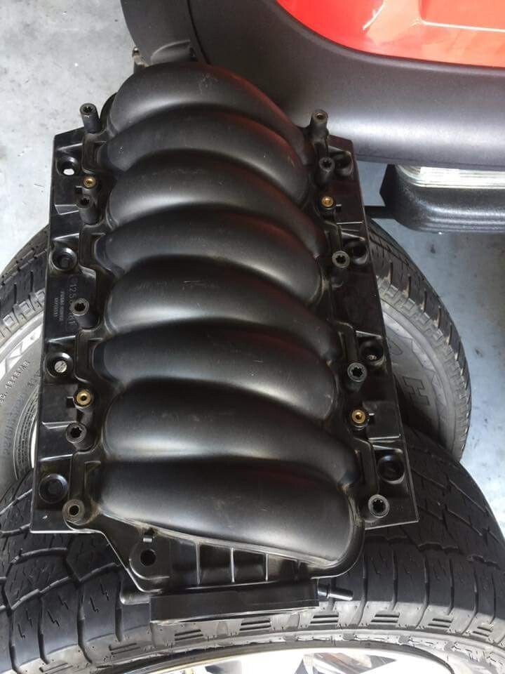 LS2 OEM Intake Manifold 6.0 GTO Corvette 12589181 Cathedral Port
