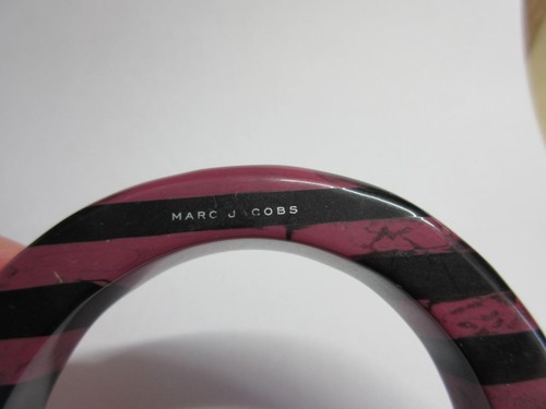 Superb Job Lot of vintage DESIGNER BANGLES x4, Chanel, Liberty, Marc Jacobs - Picture 10 of 11