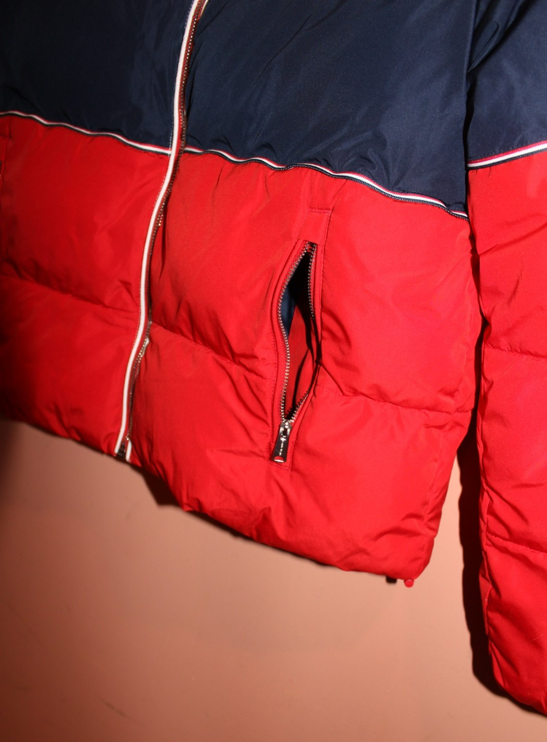 TOMMY HILFIGER SIZE L LADIES SHORT PUFFER JACKET image 9