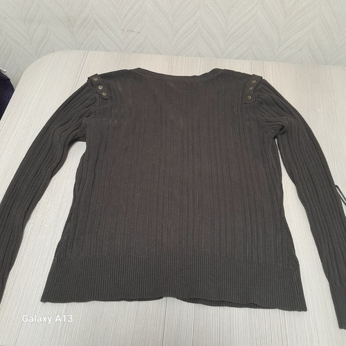 Women's Vintage Chanel Sweater, Size C - Picture 17 of 17