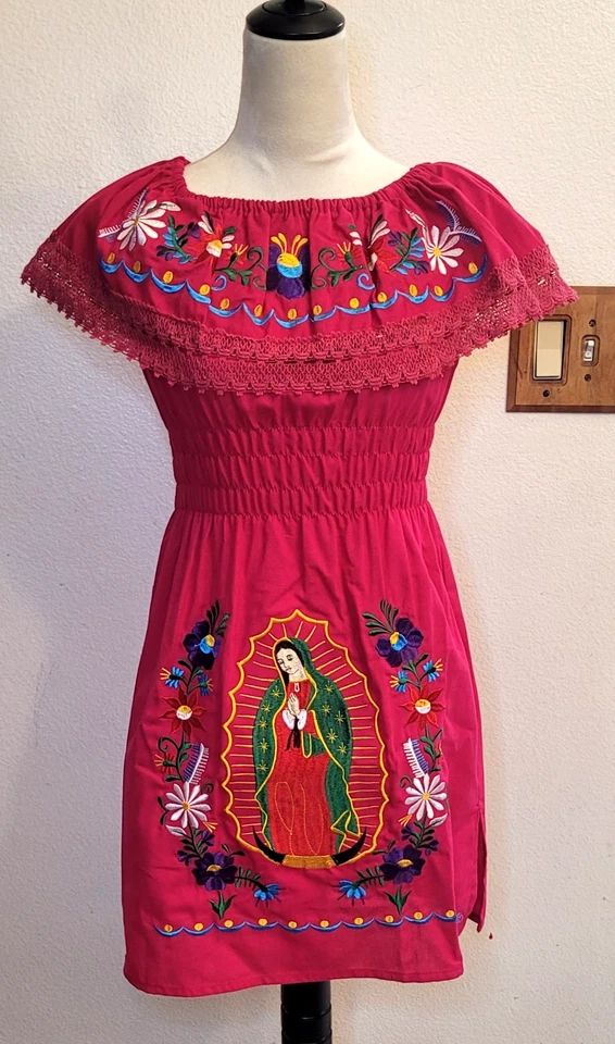 Vestido Virgen de Guadalupe Niña Mexicana Bordado/Nuestra Señora de Guadalupe Fucsia Foto 3 de 4