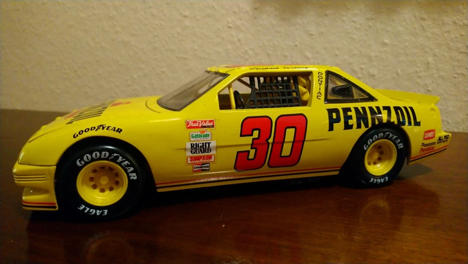 Nascar 1:18 Pontiac Grand Prix Modell Michael Waltrip Pennzoil #30 Metall  - Bild 2 von 4