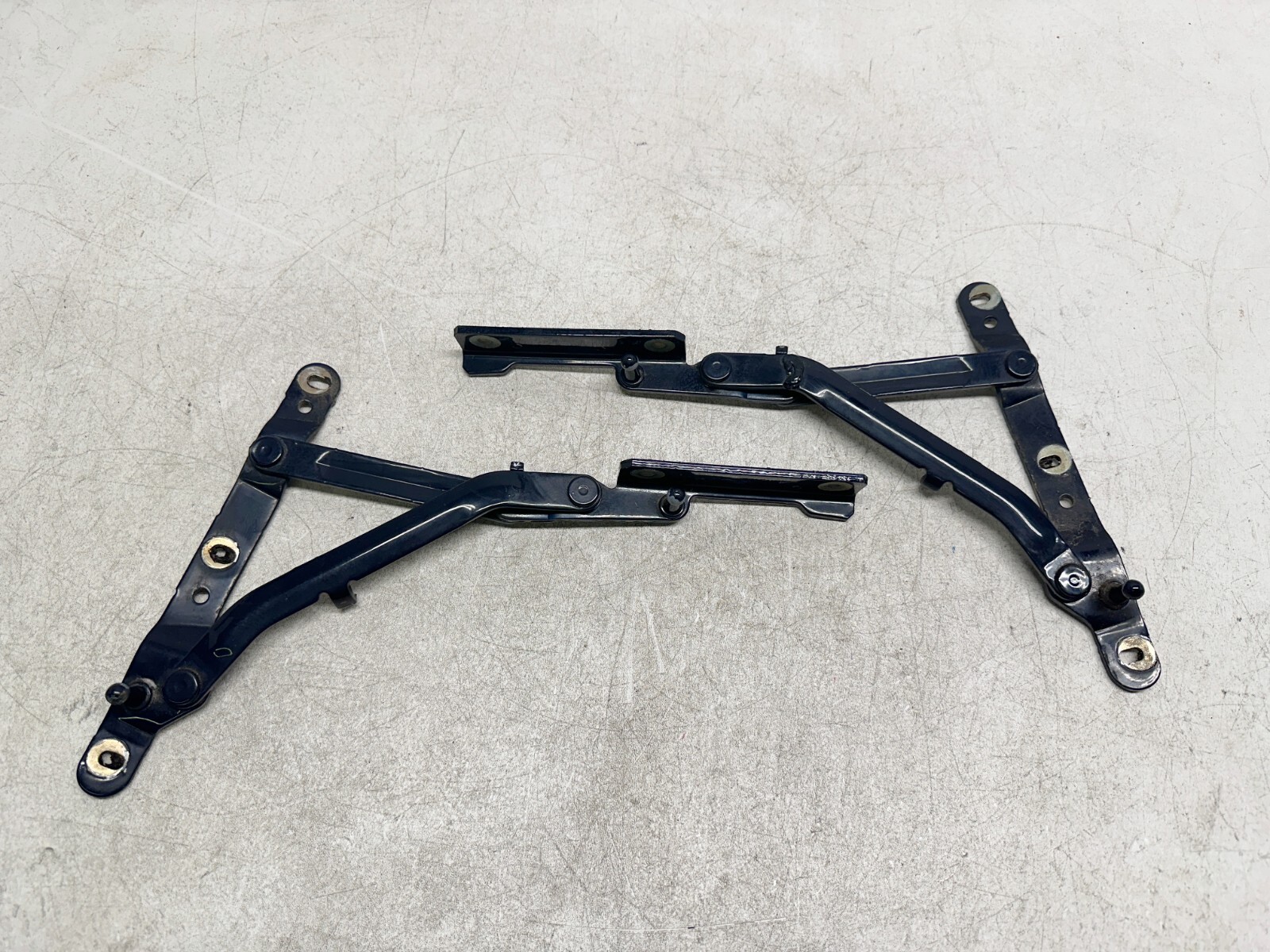 Maserati Quattroporte 2003-2012 Left, right Hinges Pair
