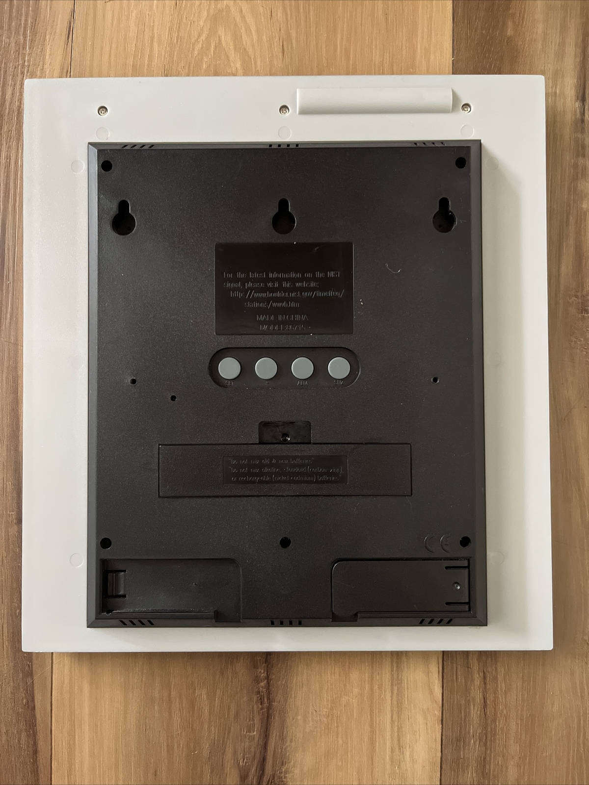 SkyScan Atomic Clock With Moon Phase Date Temp Alarm Model 86715 Black