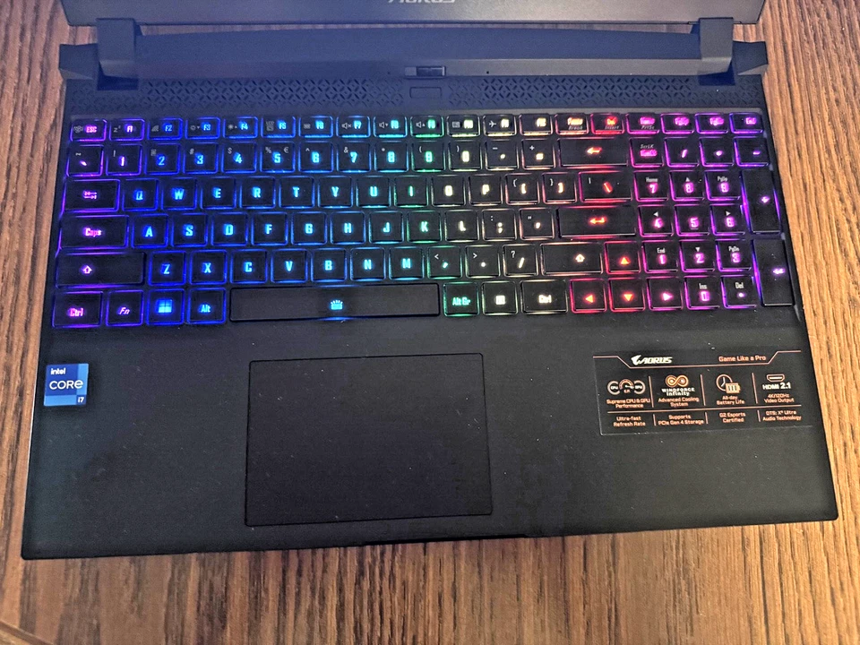 Gaming AORUS 15P – 15.6” Intel i7, GPU RTX 3070 8 GB Foto 2 de 3