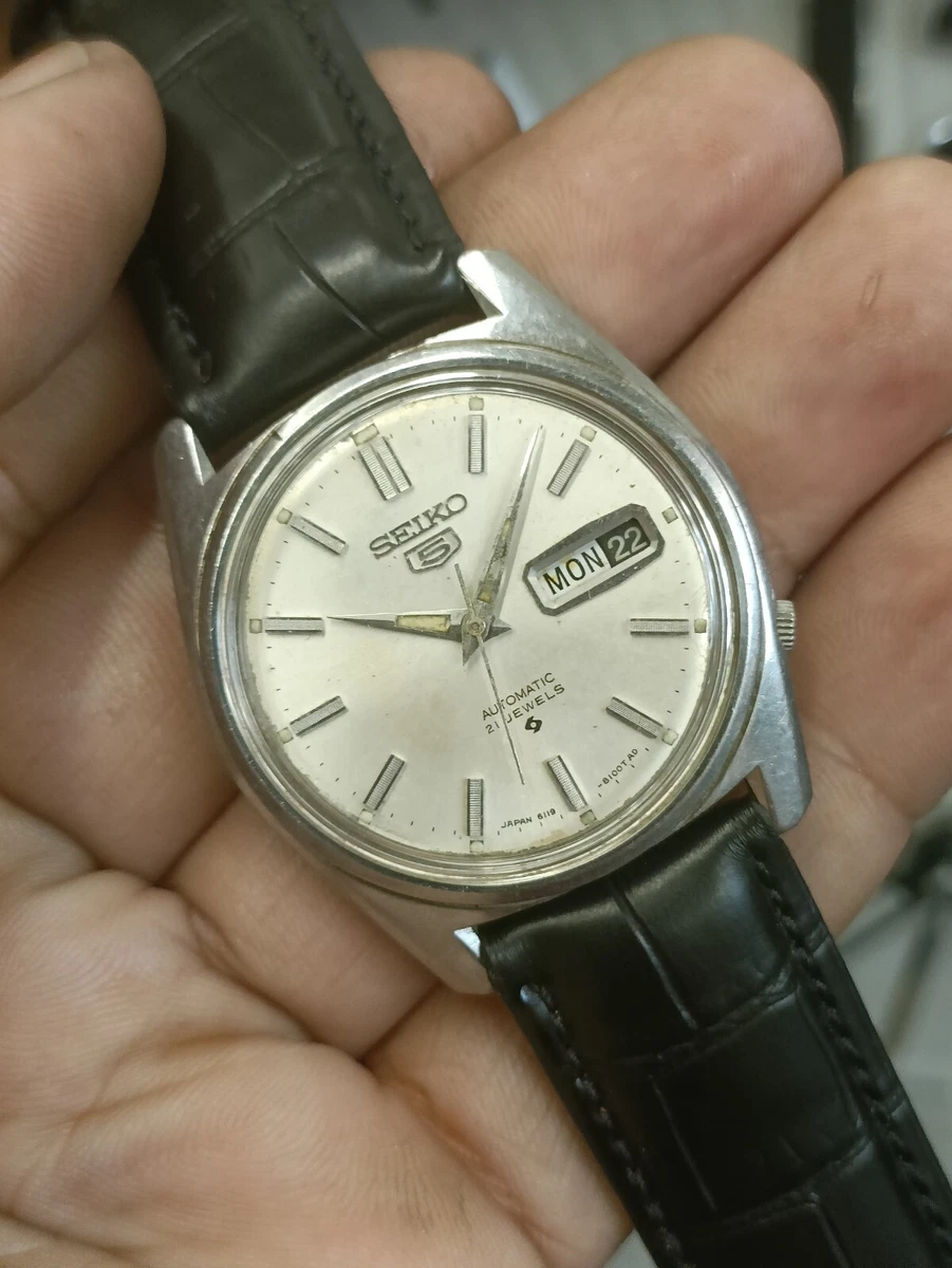 Authentic Seiko 5 Automatic 21 Jewels Japan Men's Day Date Silver Dial 6119-8090