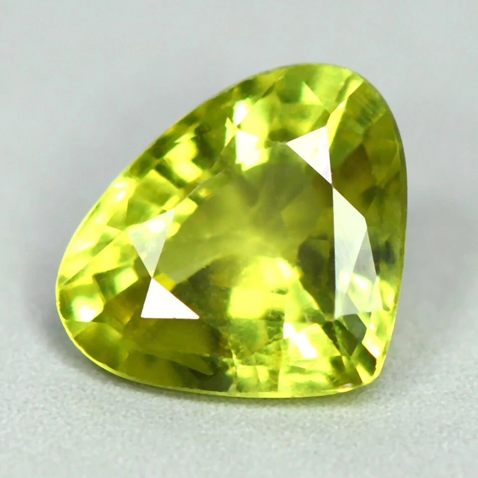 1.07CT MALI GARNET GREEN ANDRADITE-GROSSULAR HEART PEAR CUT GEMSTONE (MALI) - Image 2 of 4