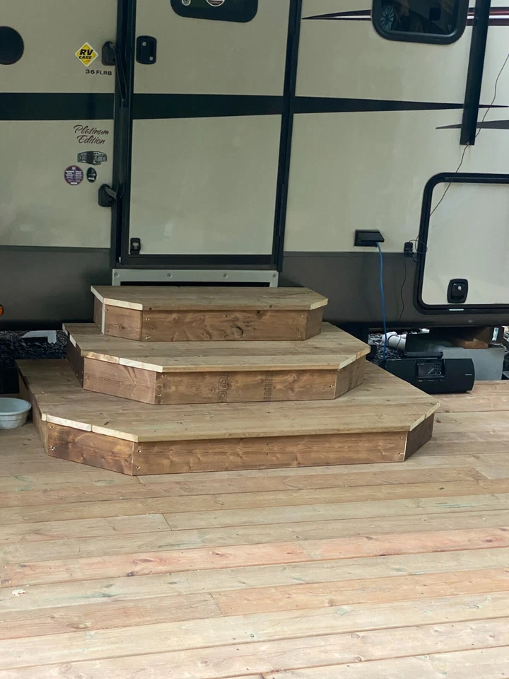 SOLD 2015 Sabre 36FLRB Fifthwheel - Image 3 of 4