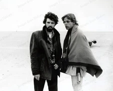 8x10 Print Director George Lucas Mark Hamill Star Wars 1977 #MHGL