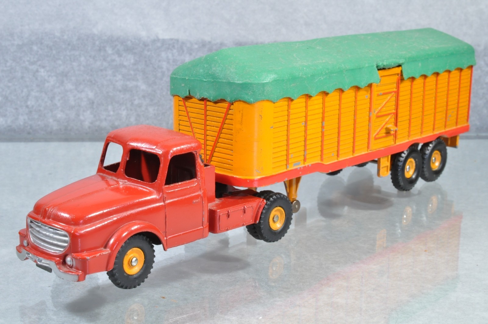Dinky Supertoys - 1:43 - Tracteur Berliet et Remorque - Catawiki