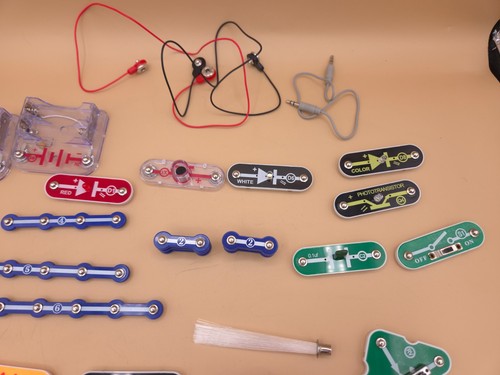 Lotto di oltre 40 pezzi Elenco Snap Circuits Ricambi, Ricambi - Foto 2 di 19