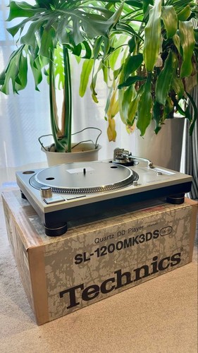 Technics SL-1200MK3D Silver Direct Drive DJ Turntable w/ Box, Dust Cov