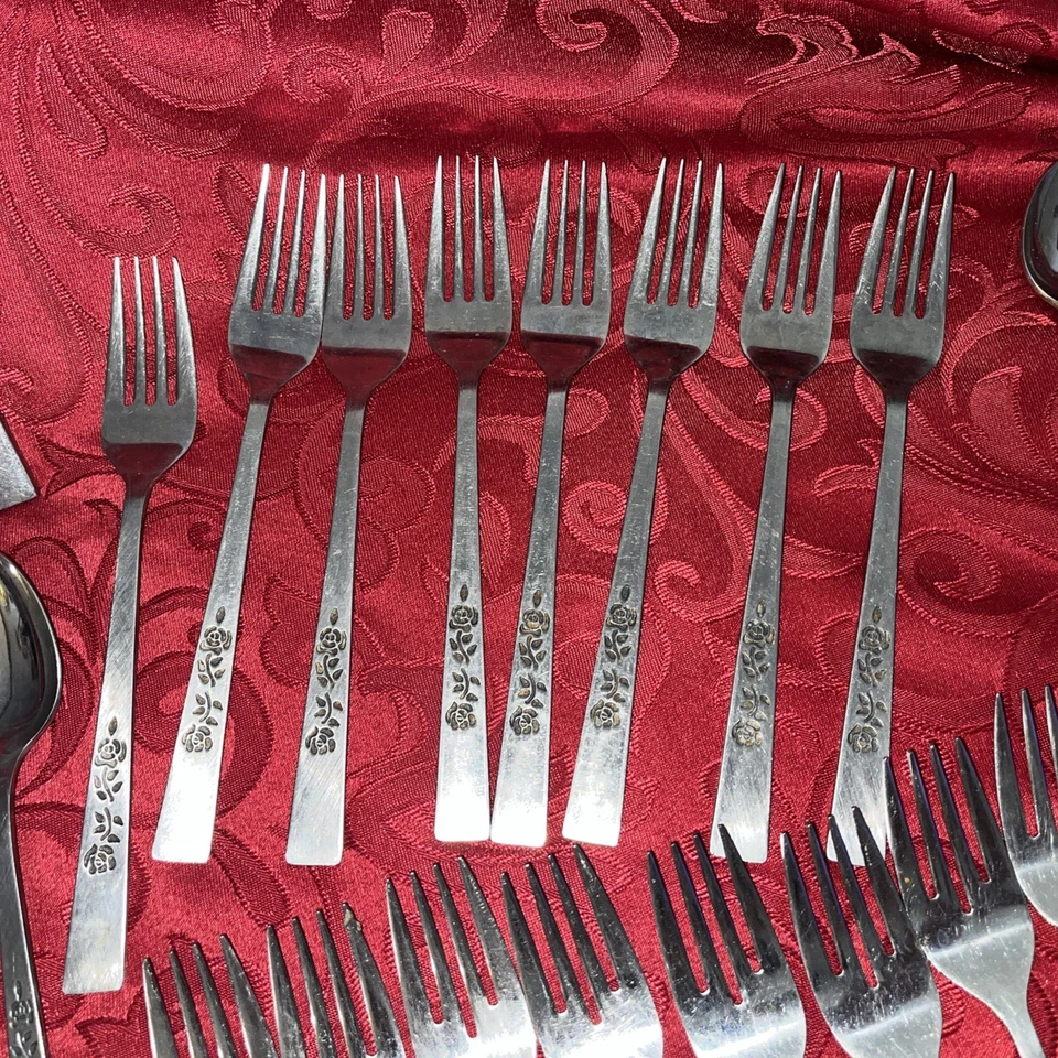 1974 OXFORD HALL   FLORENTINE ROSE SERVING 80 Pieces STAINLESS FLATWARE RETIRED - Image 4 of 4