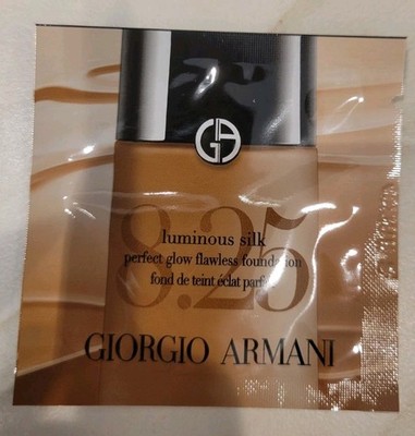 30 x Giorgio Armani #8.25 Luminous Silk Foundation Sample Packets 1ml (each) 