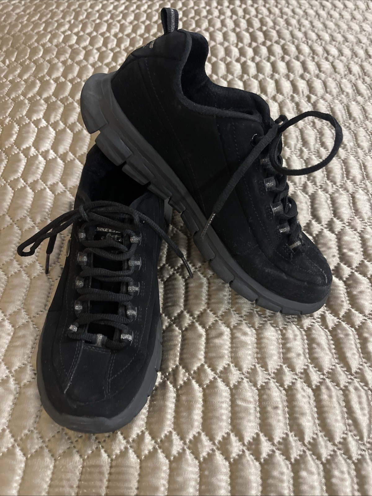 Skechers D'Lites Black Women's Size 7 Athletic Shoe.  Great Condition.