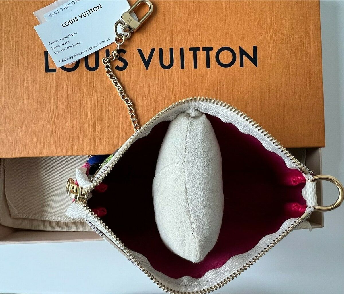 Louis Vuitton Mini Pochette Christmas Animation 2021