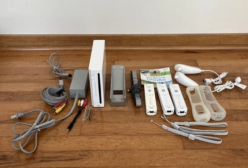 Nintendo Wii RVL-001 Console White w/ Cords, Controllers, Remotes, Nunchucks