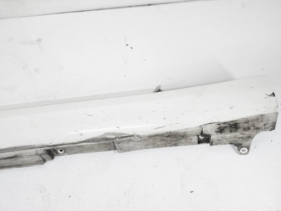 2015 Infiniti Q40 Sedan Passenger Side Skirt Rocker Molding Panel - White Pearl — 第 3/4 张图片