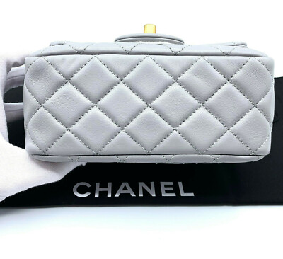 シャネル 21B フラップバッグ グレー Chanel 21B Classic Mini Square Pearl Crush Lambskin Quilted