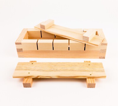Japanische Sushi Pressform aus Holz