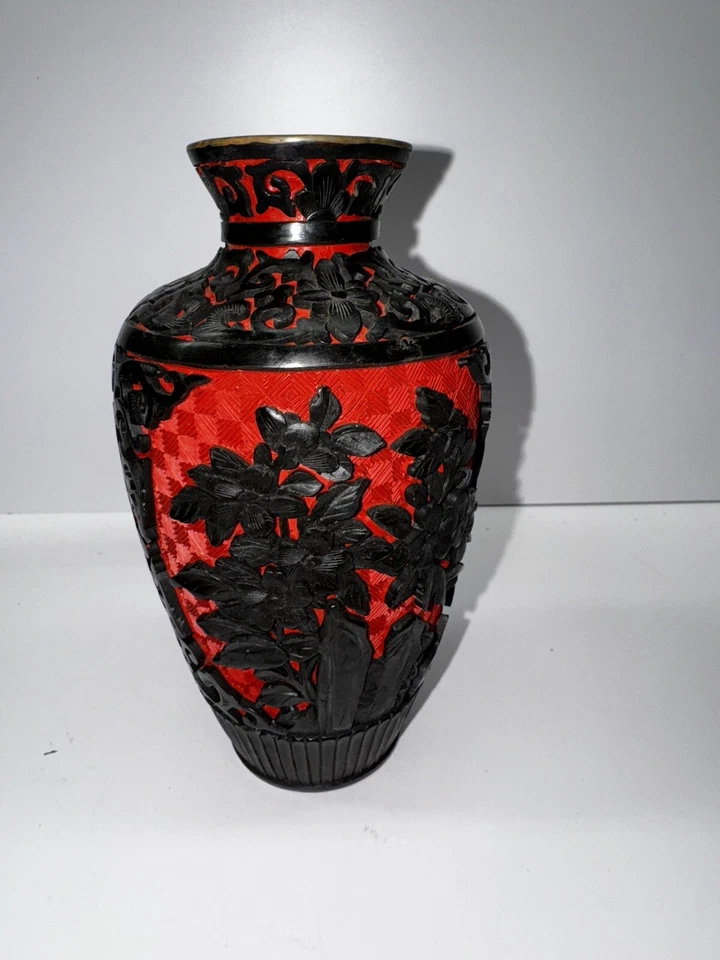 "Florero chino vintage de cinabrio cloisonné con motivo floral tallado a mano de 7""" Foto 4 de 4