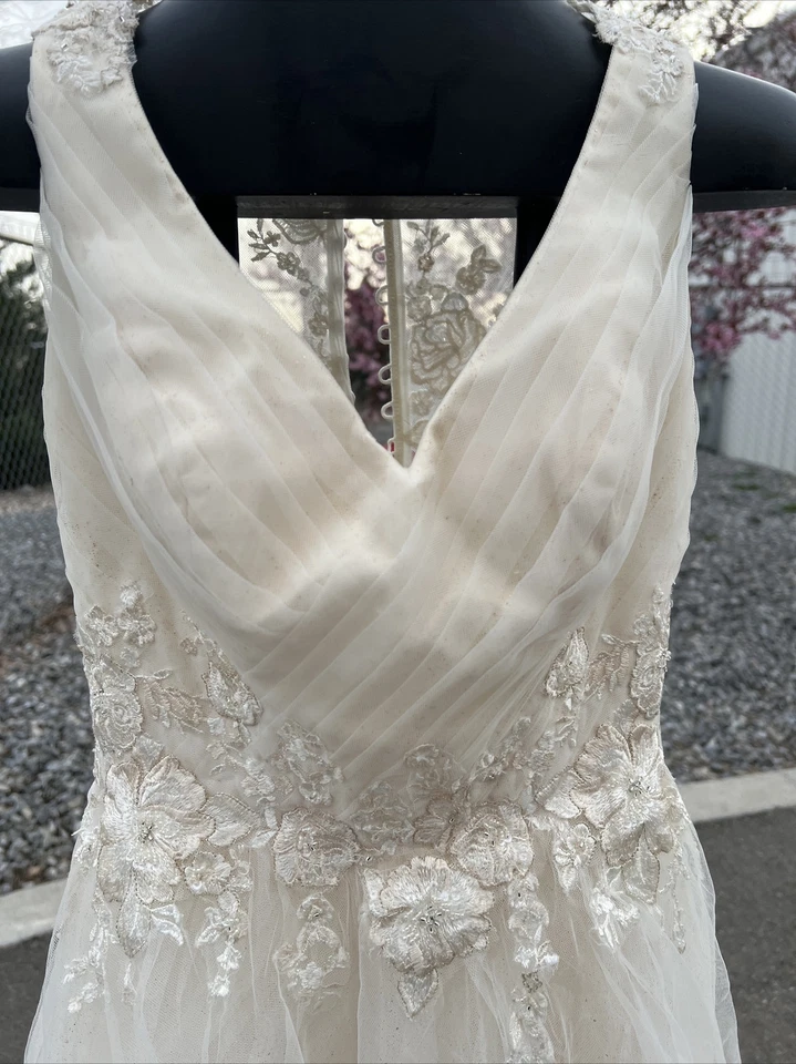 Davids Bridal Ivychanp , Sleeveless Wedding Dress Size 2. - Image 2 of 4