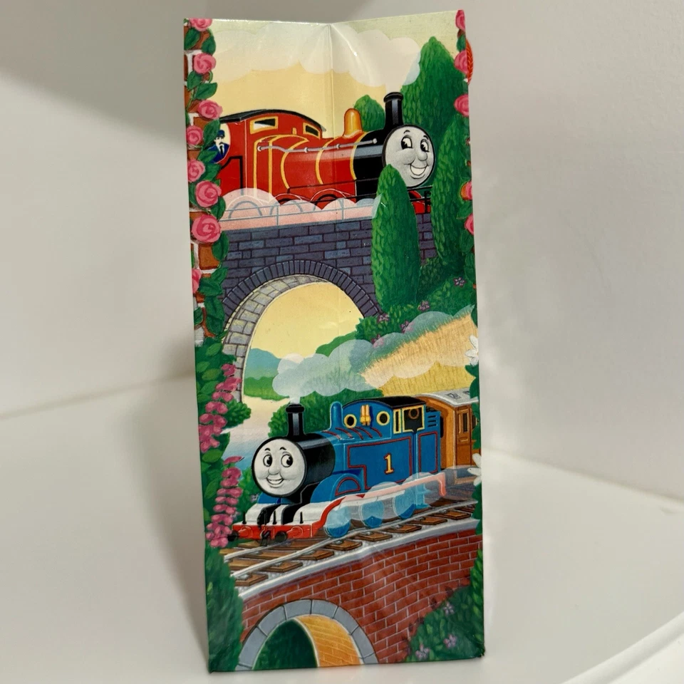 Bolsa de regalo de cumpleaños Thomas The Tank Engine Hallmark 1994 vintage, tamaño pequeño 8”x4”x6” Foto 4 de 4