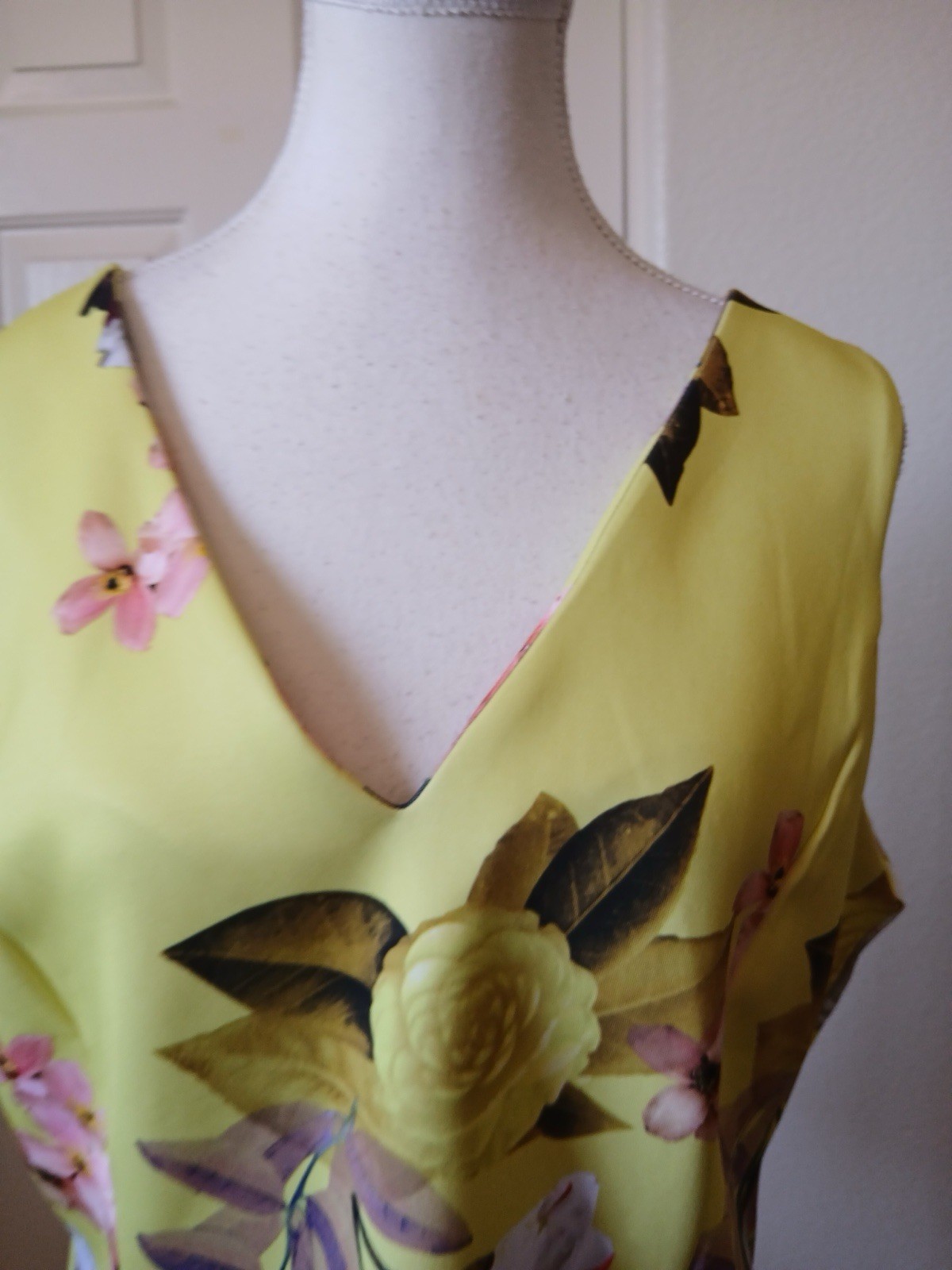 BOLD Elements Women’s Sunday Lemon Floral Print XL Tank Top Sleeveless V-neck