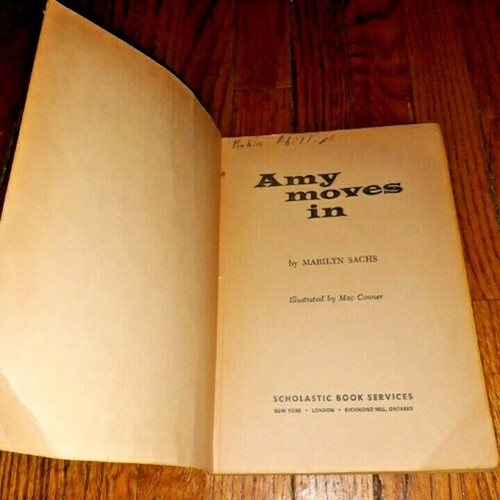 VINTAGE Amy Moves In, Marilyn Sachs, Scholastic Paperback, 1967 - Imagen 2 de 3