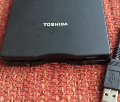 Toshiba PA3109U-1FDD External USB Floppy Drive