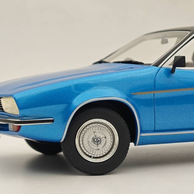 Austin Princess 200 HLS 1979 Bleue 1/18 Cult Models CML139-3 Résine