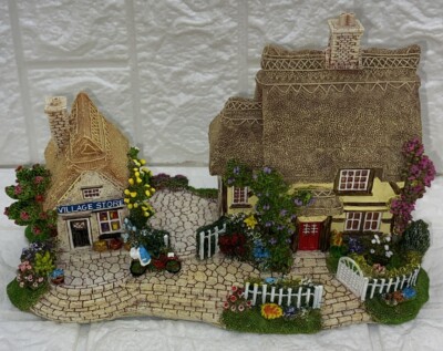 Vintage 2002 Lesser & Pavey LTD The Leonardo Collection The Village Store EUC