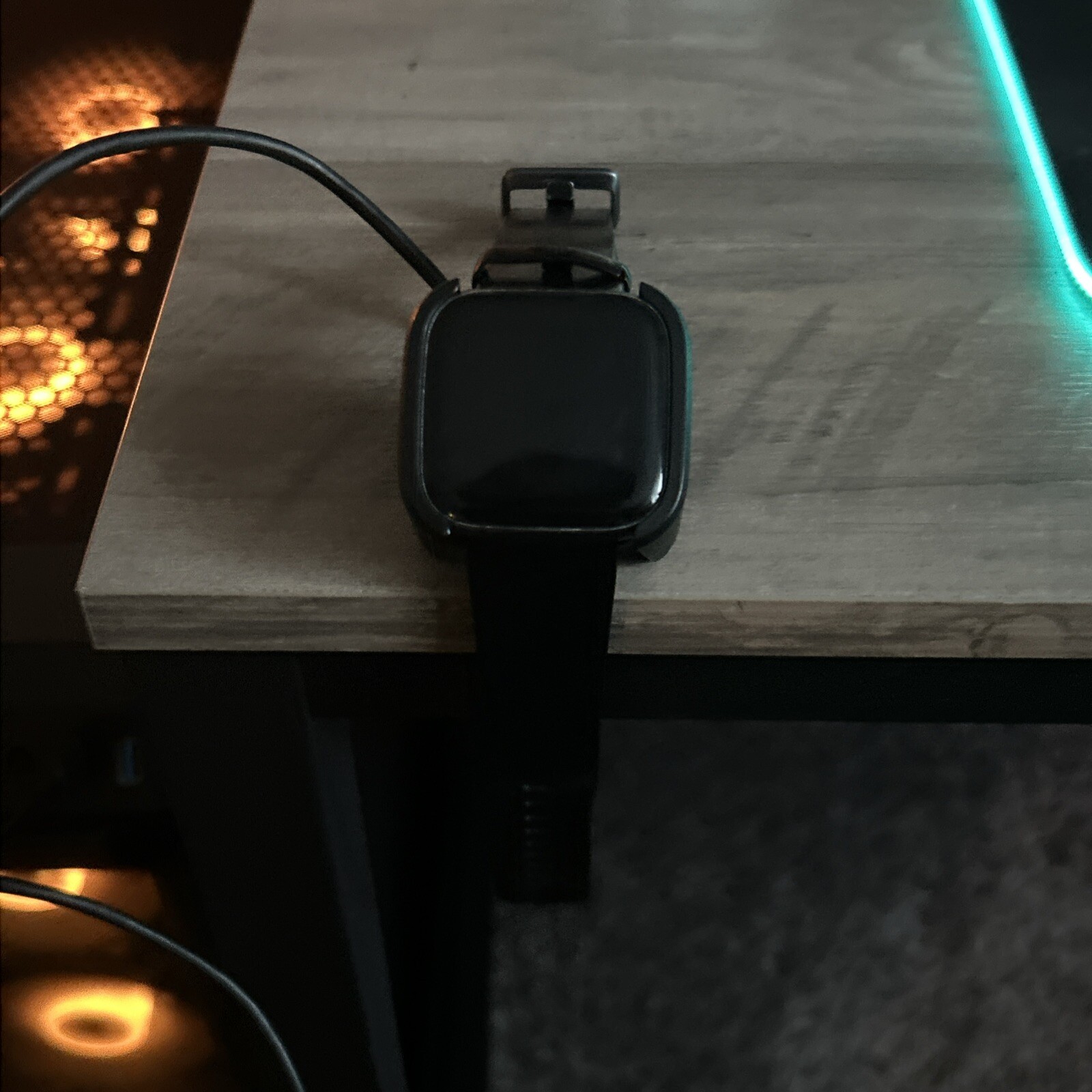 Fitbit Versa FB504 Smartwatch Black with USB-A Charging Cable-image