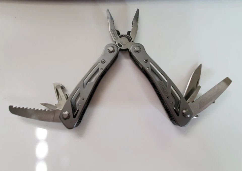 Alicate Stanley 2cr 9 en uno Foto 2 de 4