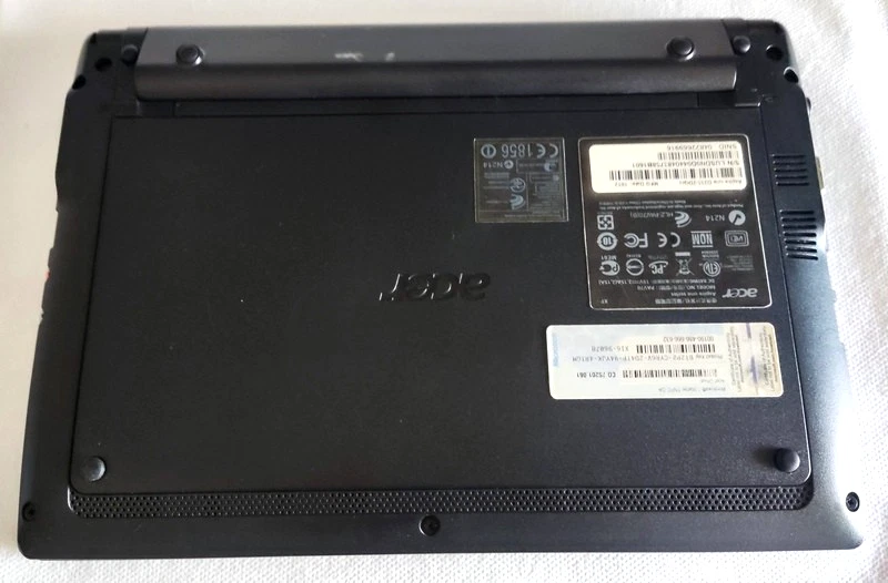 NETBOOK ACER ASPIRE ONE D255 WINDOWS 7 PROF. SSD 128GB 2GB RAM - Immagine 3 di 4