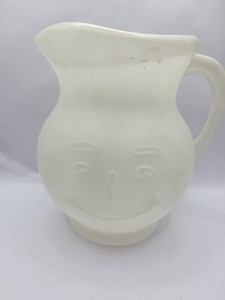 Vintage Kool-Aid Man White Plastic 2-Quart Pitcher 80's Summer Retro 7.5 In Tall