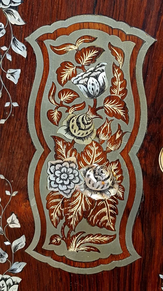 Antiguo gabinete de pared de especias de madera INTRINCADO INCRUSTADO METAL PLATEADO floral ¡SÚPER RARO! Foto 4 de 4