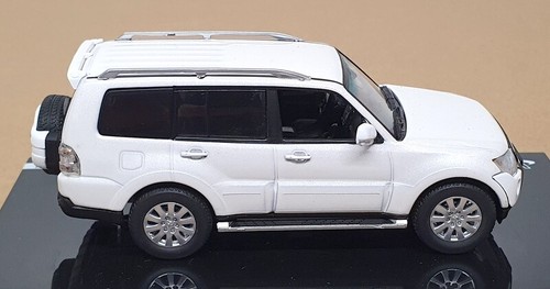 Vitesse 1/43 Scale Diecast 29320 - Mitsubishi Pajero - Pearl White - Picture 3 of 5