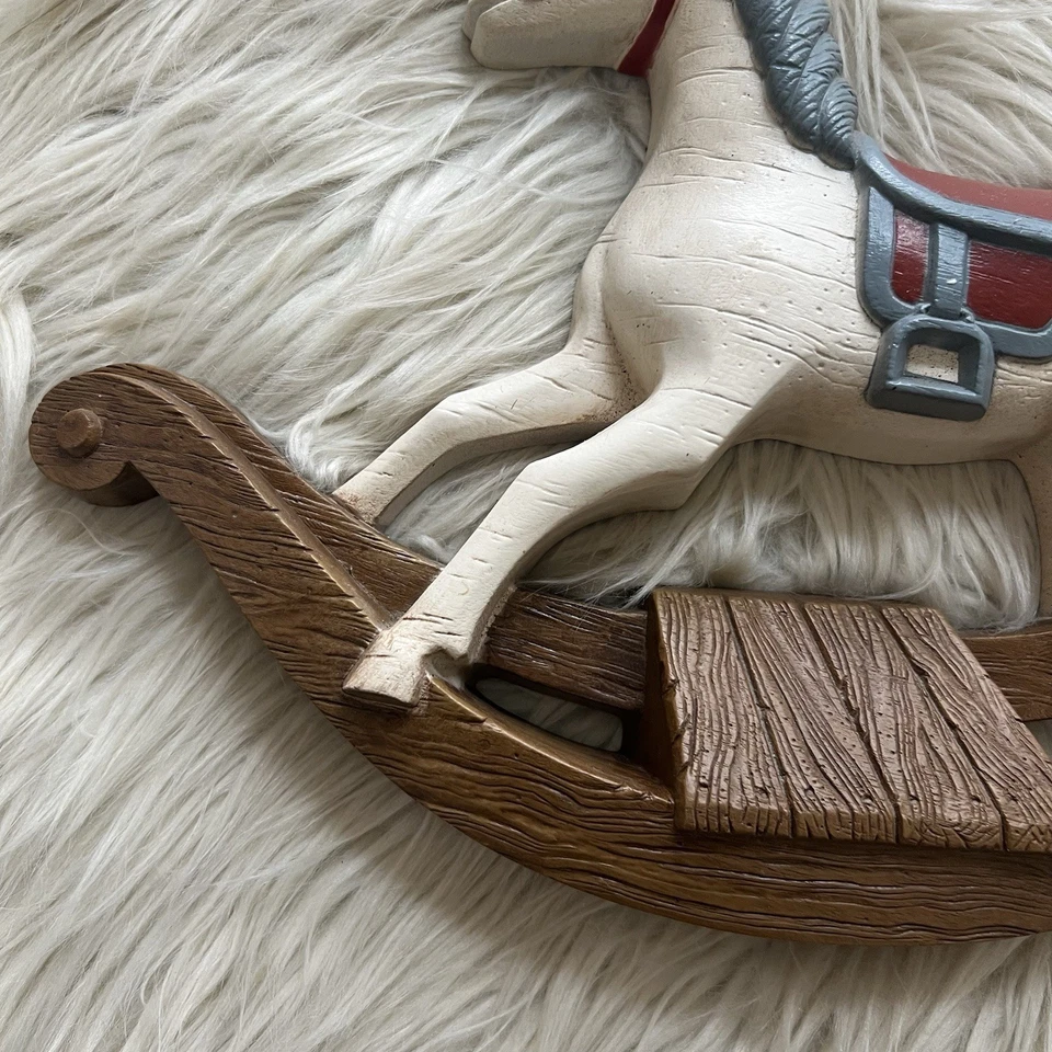 Colgante de pared vintage rojo y azul Burwood 1988 mecedor decoración de guardería EE. UU. Foto 4 de 4