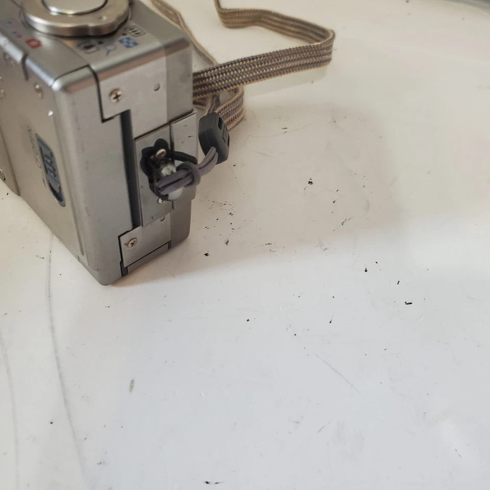 Canon PowerShot S110 Digital ELPH Digital Camera 2.1MP - FOR PARTS - Image 4 of 4