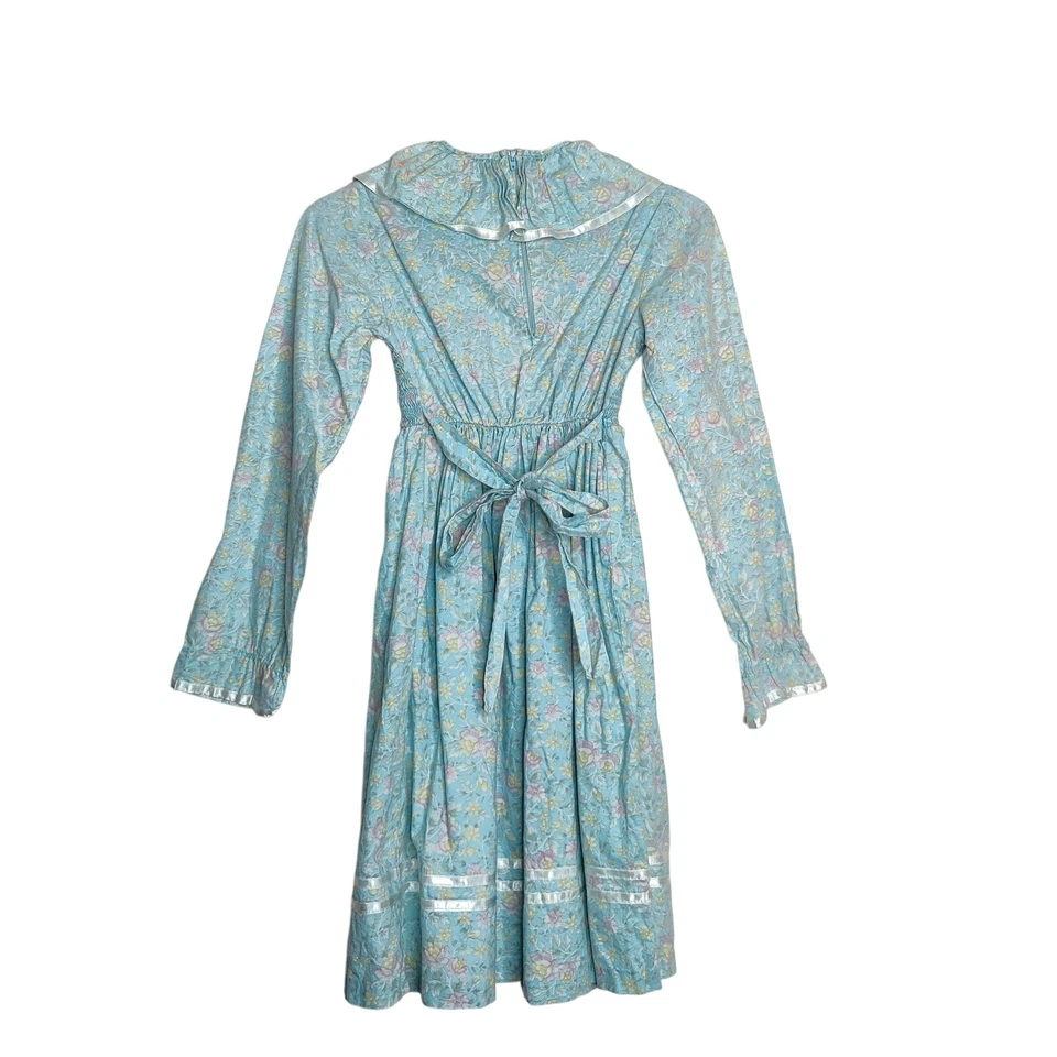Vestido floral azul fruncido con volantes para niñas de Saks Fifth Avenue Vintage 14 Cottagecore Foto 4 de 4