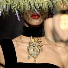 Schiaparelli High-end show art full diamond heart 18k necklace